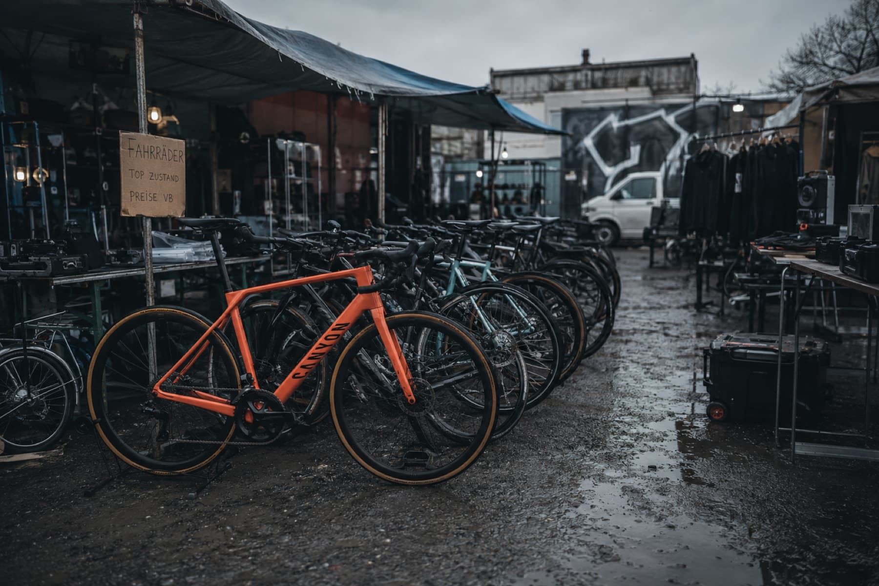 Gebrauchträder auf einem Flohmarkt